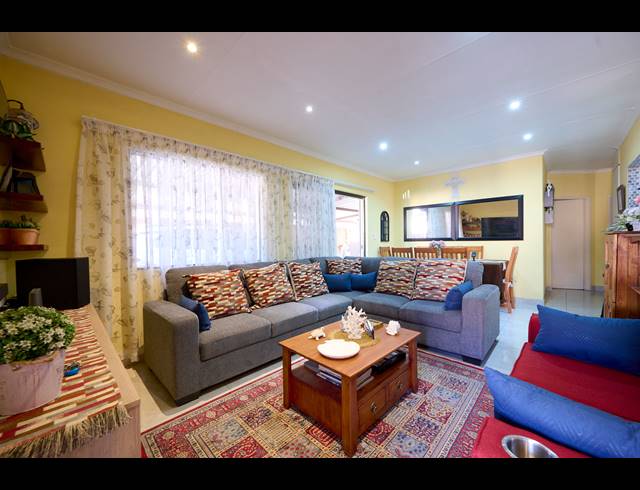 3 BEDROOM TOWNHOUSE FOR SALE IN HALFWAY GARDENS